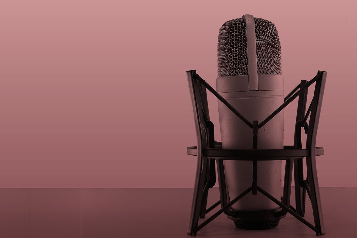 Podcast de marque : comment développer sa notoriété grâce à l’audio en 2025