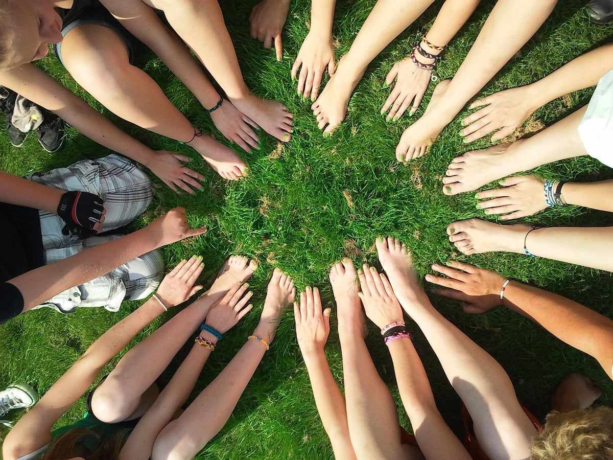 Comment renforcer la cohésion d’équipe dans un environnement de travail hybride ?