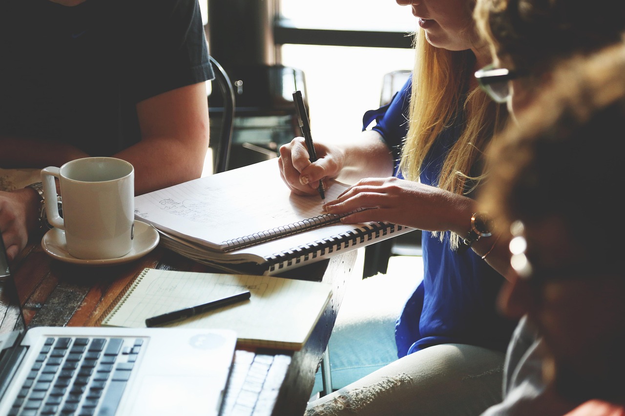 découvrez comment optimiser vos alliances commerciales pour stimuler la croissance et l'innovation. explorez les stratégies efficaces pour établir des partenariats fructueux et durables dans le monde des affaires.