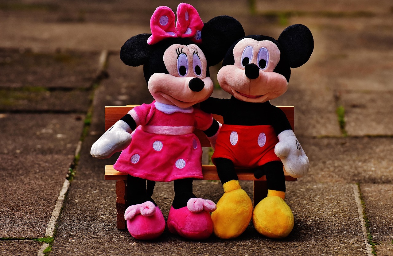 découvrez l’univers magique de disney : films, parcs à thème, personnages emblématiques et actualités exclusives sur vos héros préférés. plongez dans la magie disney pour petits et grands !