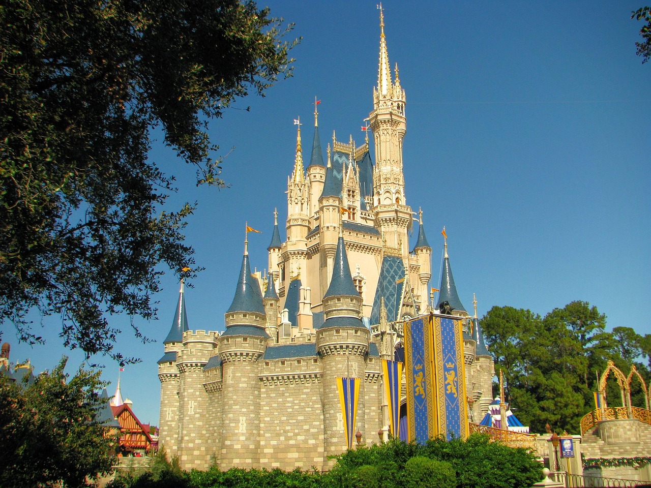 découvrez l'univers magique de disney : dessins animés, films, personnages emblématiques, parcs d'attractions et dernières actualités pour petits et grands.