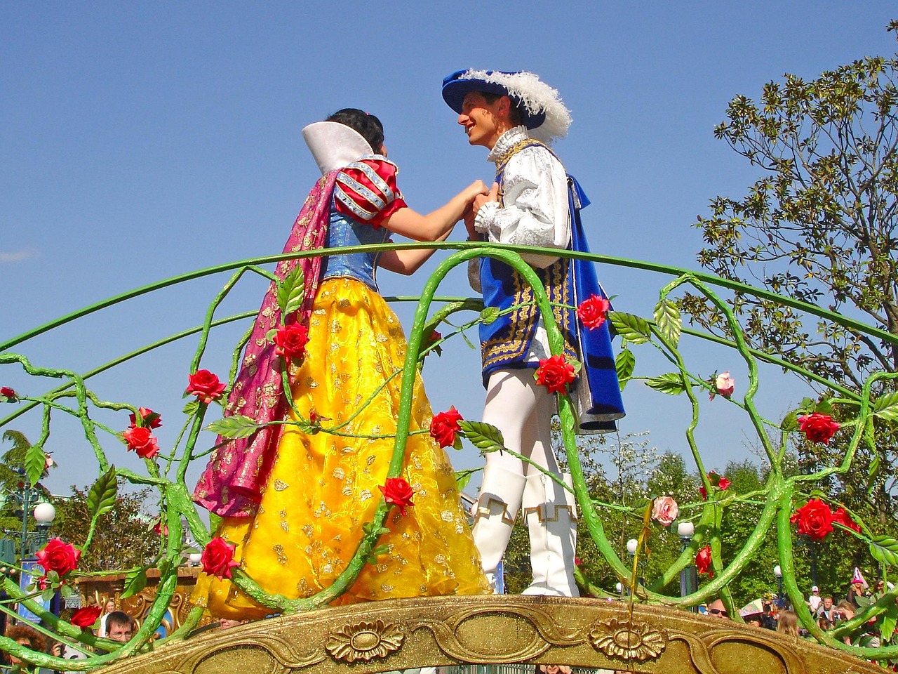 découvrez toute la magie de disneyland : attractions féeriques, spectacles inoubliables et rencontres avec vos personnages disney préférés pour une expérience unique en famille ou entre amis.