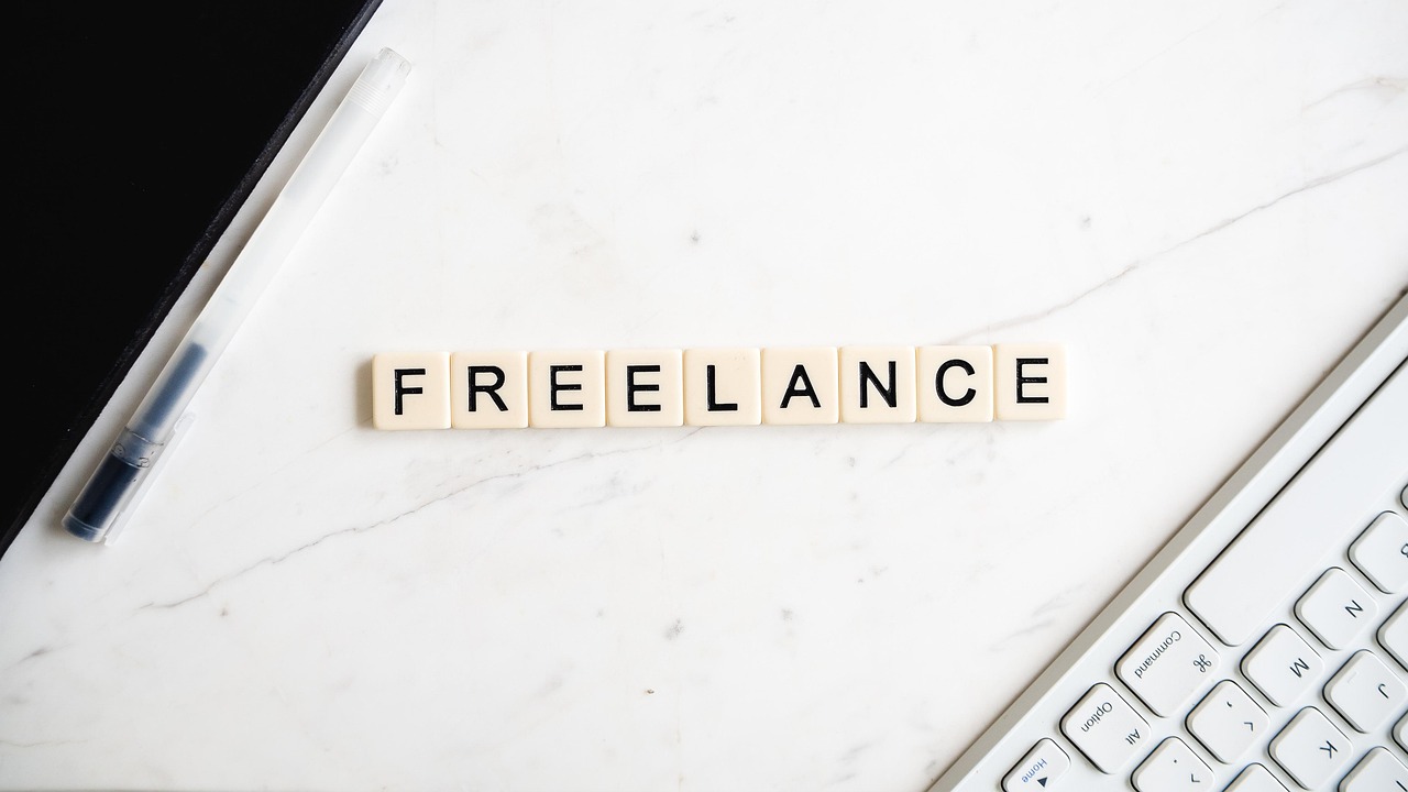 découvrez comment vous démarquer en tant que freelance grâce à des stratégies de différenciation efficaces pour attirer plus de clients et booster votre activité.