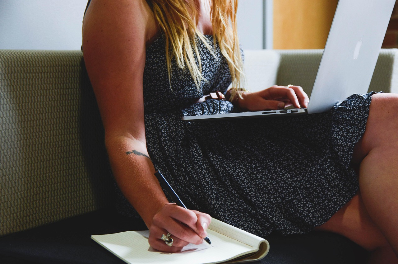 découvrez comment un freelance peut se différencier efficacement sur le marché : conseils, stratégies et astuces pour valoriser vos compétences et attirer plus de clients.